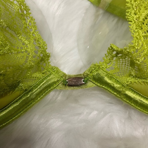 Very Sexy Vintage Victorias Secret Green and Nude Set - Picture 3 of 13